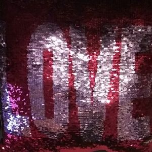 Meet your Posher, Leona